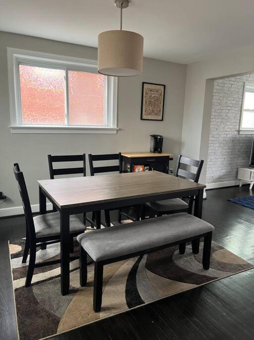 Feriehus Quiet, Cozy In Dc- Block From Metro-parking Washington